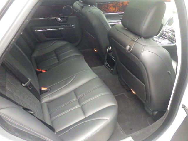 XJ XJ プレミアムラグジュアリー 黒革シート パノラミックサンルーフ  純正20インチアルミブラックポリッシュガリ傷 無しタイヤ4本新品装着済み MERIDIANプレミアムサウンド(25枚目)