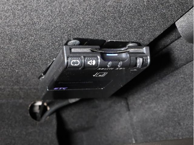 ３．０ラグジュアリー　禁煙車　純正ナビ　ＢＯＳＥ５．１ｃｈサウンド　電動黒革シート　シートヒーターＤＶＤ再生　ＵＳＢ　ドライブレコーダー　１８インチＡＷ　リアコーナーセンサー　電動リアゲート　レザーダッシュボード　ＥＴＣ(20枚目)