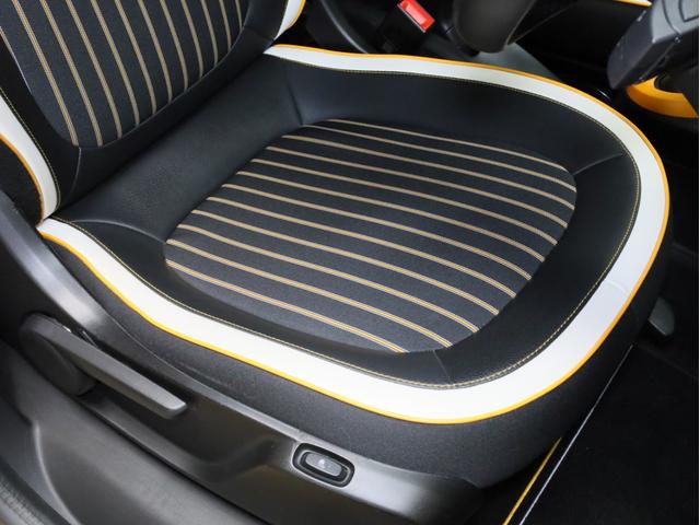 トゥインゴ インテンス　禁煙車　Ａｐｐｌｅ　ＣａｒＰｌａｙ対応　バックカメラ　リアコーナーセンサー　ＥＴＣ　シートヒーター　純正サブウーファー　純正キャリア　純正ドライブレコーダー　マニュアルモード付　ハーフレザーシート（10枚目）