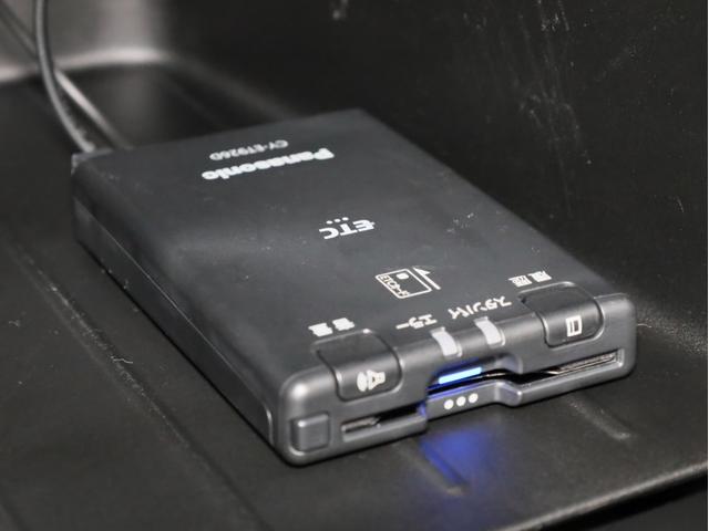 トゥインゴ インテンス　禁煙車　Ａｐｐｌｅ　ＣａｒＰｌａｙ対応　バックカメラ　リアコーナーセンサー　ＥＴＣ　シートヒーター　純正サブウーファー　純正キャリア　純正ドライブレコーダー　マニュアルモード付　ハーフレザーシート（19枚目）