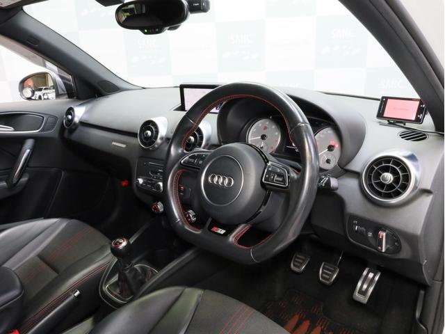 Ｓ１スポーツバック 　禁煙車　６速ＭＴ　フルタイム４ＷＤ　純正１８インチアルミホイール　純正ナビＴＶ　バックカメラ　ＴＶキャンセラー　ユピテル製ドライブレコーダー　レーダー探知機　ＥＴＣ　スマートキー　取説　スペアキー有（12枚目）