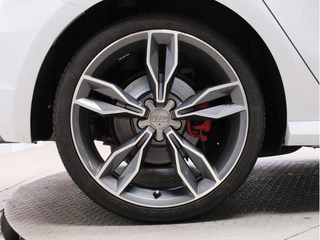 Ｓ１スポーツバック 　禁煙車　６速ＭＴ　フルタイム４ＷＤ　純正１８インチアルミホイール　純正ナビＴＶ　バックカメラ　ＴＶキャンセラー　ユピテル製ドライブレコーダー　レーダー探知機　ＥＴＣ　スマートキー　取説　スペアキー有（20枚目）