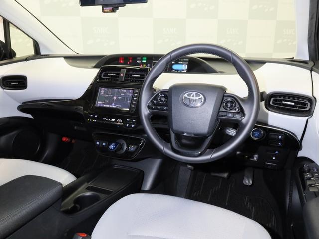 プリウス ＳセーフティプラスＩＩ　禁煙車　レーダークルーズコントロール　レーントレーシングアシスト　純正ナビＴＶ　Ｂｌｕｅｔｏｏｔｈ接続　バックカメラ　デジタルルームミラー　ブラインドスポット　ＬＥＤヘッドライト　オートハイビーム（13枚目）
