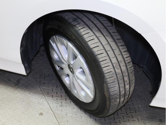 プリウス ＳセーフティプラスＩＩ　禁煙車　レーダークルーズコントロール　レーントレーシングアシスト　純正ナビＴＶ　Ｂｌｕｅｔｏｏｔｈ接続　バックカメラ　デジタルルームミラー　ブラインドスポット　ＬＥＤヘッドライト　オートハイビーム（27枚目）