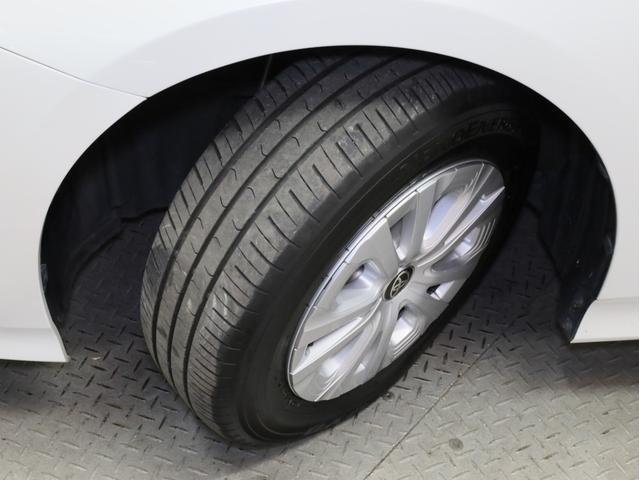 プリウス ＳセーフティプラスＩＩ　禁煙車　レーダークルーズコントロール　レーントレーシングアシスト　純正ナビＴＶ　Ｂｌｕｅｔｏｏｔｈ接続　バックカメラ　デジタルルームミラー　ブラインドスポット　ＬＥＤヘッドライト　オートハイビーム（28枚目）