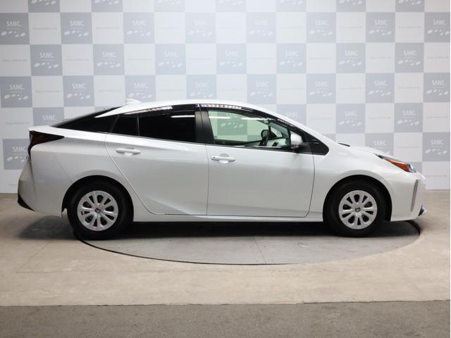 プリウス ＳセーフティプラスＩＩ　禁煙車　レーダークルーズコントロール　レーントレーシングアシスト　純正ナビＴＶ　Ｂｌｕｅｔｏｏｔｈ接続　バックカメラ　デジタルルームミラー　ブラインドスポット　ＬＥＤヘッドライト　オートハイビーム（38枚目）