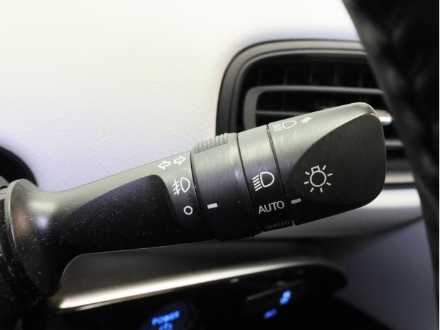 プリウス ＳセーフティプラスＩＩ　禁煙車　レーダークルーズコントロール　レーントレーシングアシスト　純正ナビＴＶ　Ｂｌｕｅｔｏｏｔｈ接続　バックカメラ　デジタルルームミラー　ブラインドスポット　ＬＥＤヘッドライト　オートハイビーム（44枚目）