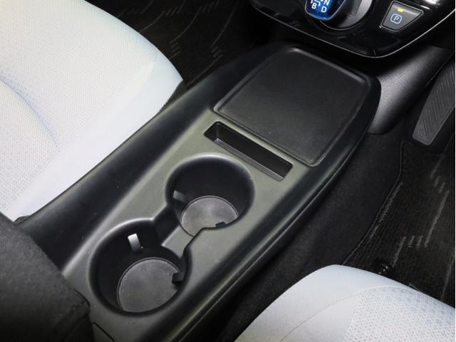 プリウス ＳセーフティプラスＩＩ　禁煙車　レーダークルーズコントロール　レーントレーシングアシスト　純正ナビＴＶ　Ｂｌｕｅｔｏｏｔｈ接続　バックカメラ　デジタルルームミラー　ブラインドスポット　ＬＥＤヘッドライト　オートハイビーム（51枚目）