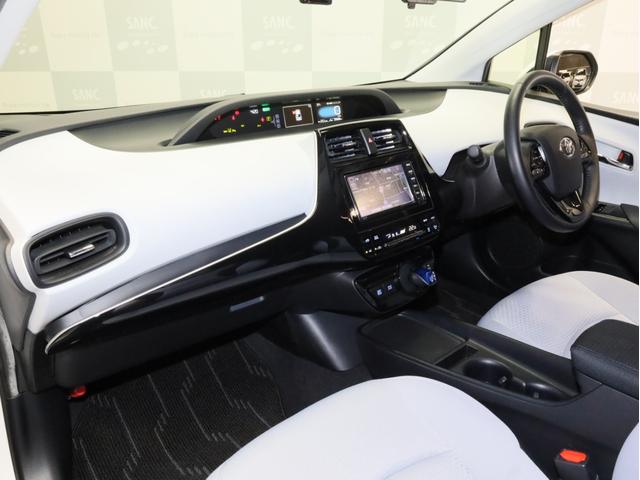 プリウス ＳセーフティプラスＩＩ　禁煙車　レーダークルーズコントロール　レーントレーシングアシスト　純正ナビＴＶ　Ｂｌｕｅｔｏｏｔｈ接続　バックカメラ　デジタルルームミラー　ブラインドスポット　ＬＥＤヘッドライト　オートハイビーム（61枚目）
