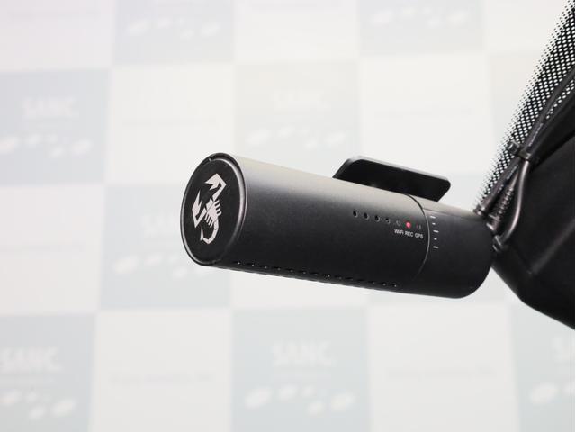 アバルト595 ツーリズモ 禁煙1オーナー 茶革シート レコードモンツァマフラー カロッツェリア製2DINナビ フルセグTV DVD再生 バックカメラ リアコーナーセンサー 17インチアルミホイール バイキセノンヘッドライト(19枚目)