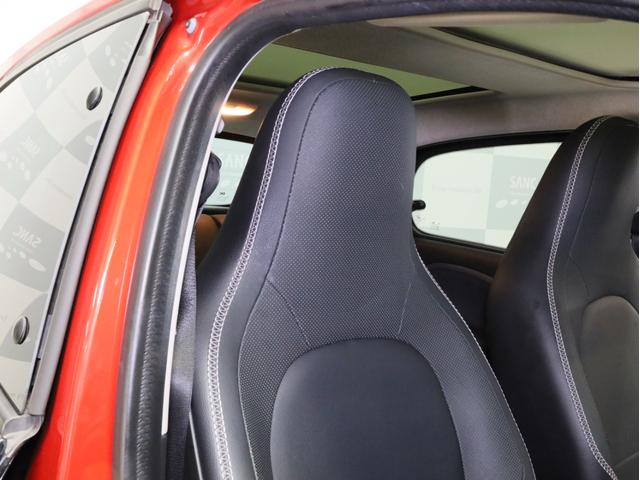 スマートフォーフォー BRABUS エクスクルーシブ 禁煙車 黒革シート シートヒーター ガラスルーフ USB入力端子 Bluetooth接続 ブラバスコンプリート レザーダッシュボード 専用エンジン 専用マフラー 専用AT 専用サスペンション ETC(6枚目)