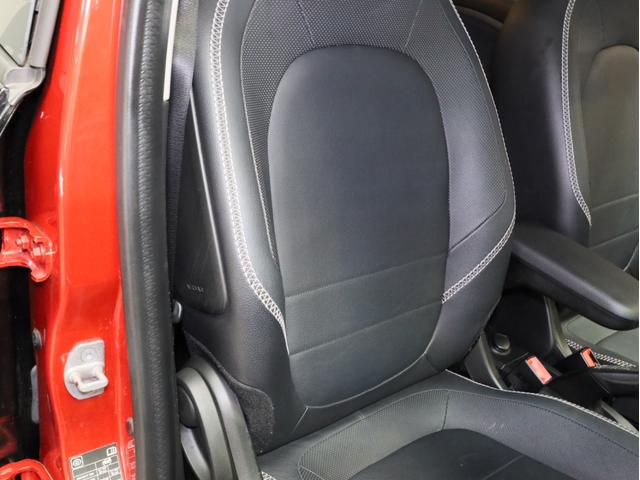 スマートフォーフォー BRABUS エクスクルーシブ 禁煙車 黒革シート シートヒーター ガラスルーフ USB入力端子 Bluetooth接続 ブラバスコンプリート レザーダッシュボード 専用エンジン 専用マフラー 専用AT 専用サスペンション ETC(7枚目)