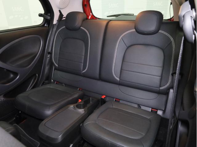 スマートフォーフォー BRABUS エクスクルーシブ 禁煙車 黒革シート シートヒーター ガラスルーフ USB入力端子 Bluetooth接続 ブラバスコンプリート レザーダッシュボード 専用エンジン 専用マフラー 専用AT 専用サスペンション ETC(11枚目)