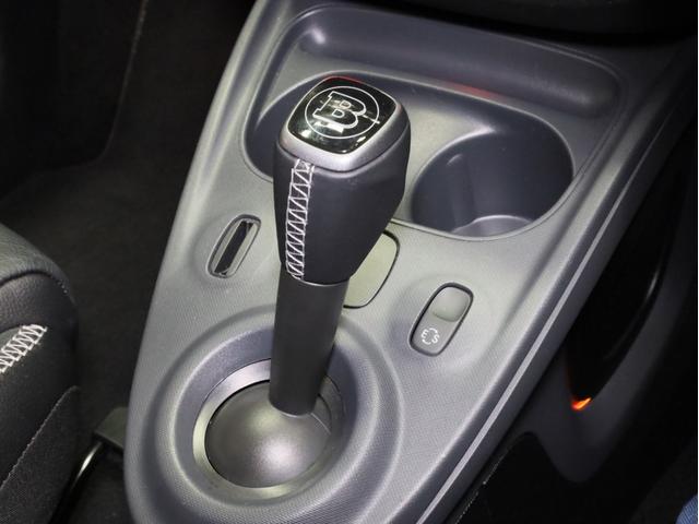 スマートフォーフォー BRABUS エクスクルーシブ 禁煙車 黒革シート シートヒーター ガラスルーフ USB入力端子 Bluetooth接続 ブラバスコンプリート レザーダッシュボード 専用エンジン 専用マフラー 専用AT 専用サスペンション ETC(13枚目)