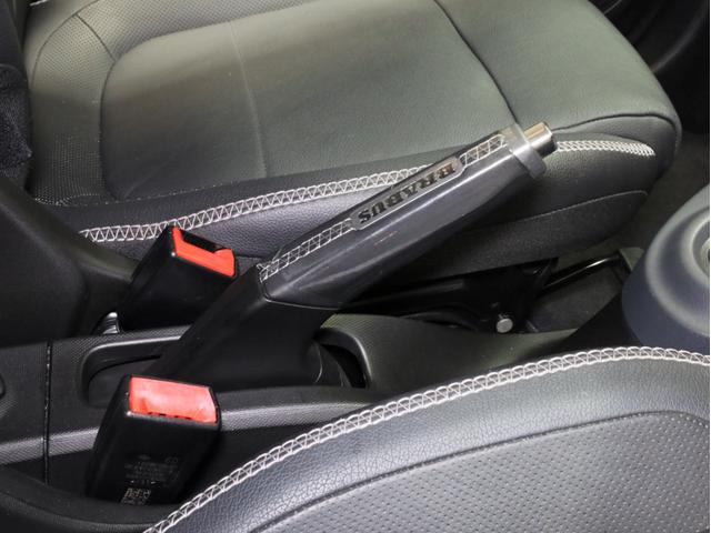 スマートフォーフォー BRABUS エクスクルーシブ 禁煙車 黒革シート シートヒーター ガラスルーフ USB入力端子 Bluetooth接続 ブラバスコンプリート レザーダッシュボード 専用エンジン 専用マフラー 専用AT 専用サスペンション ETC(14枚目)