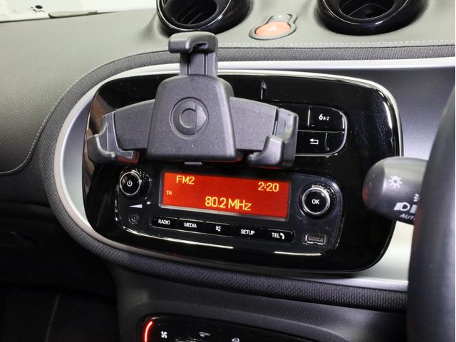 スマートフォーフォー BRABUS エクスクルーシブ 禁煙車 黒革シート シートヒーター ガラスルーフ USB入力端子 Bluetooth接続 ブラバスコンプリート レザーダッシュボード 専用エンジン 専用マフラー 専用AT 専用サスペンション ETC(16枚目)