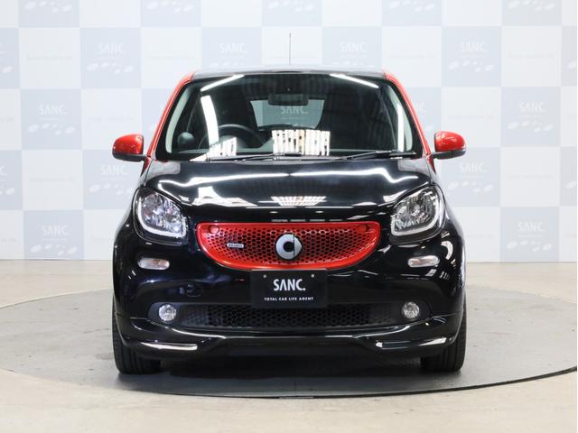 スマートフォーフォー BRABUS エクスクルーシブ 禁煙車 黒革シート シートヒーター ガラスルーフ USB入力端子 Bluetooth接続 ブラバスコンプリート レザーダッシュボード 専用エンジン 専用マフラー 専用AT 専用サスペンション ETC(29枚目)