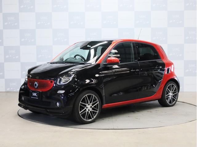 スマートフォーフォー BRABUS エクスクルーシブ 禁煙車 黒革シート シートヒーター ガラスルーフ USB入力端子 Bluetooth接続 ブラバスコンプリート レザーダッシュボード 専用エンジン 専用マフラー 専用AT 専用サスペンション ETC(30枚目)