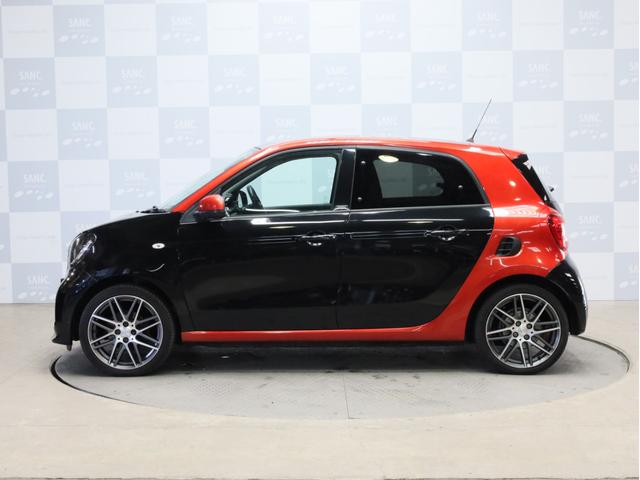 スマートフォーフォー BRABUS エクスクルーシブ 禁煙車 黒革シート シートヒーター ガラスルーフ USB入力端子 Bluetooth接続 ブラバスコンプリート レザーダッシュボード 専用エンジン 専用マフラー 専用AT 専用サスペンション ETC(31枚目)