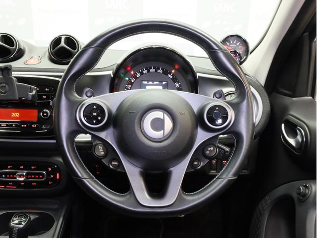 スマートフォーフォー BRABUS エクスクルーシブ 禁煙車 黒革シート シートヒーター ガラスルーフ USB入力端子 Bluetooth接続 ブラバスコンプリート レザーダッシュボード 専用エンジン 専用マフラー 専用AT 専用サスペンション ETC(37枚目)