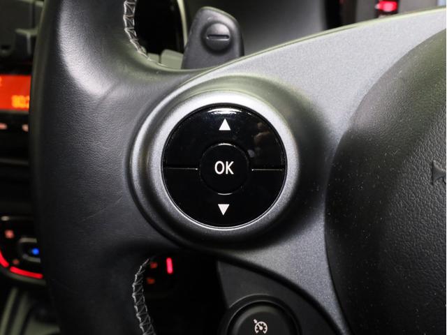 スマートフォーフォー BRABUS エクスクルーシブ 禁煙車 黒革シート シートヒーター ガラスルーフ USB入力端子 Bluetooth接続 ブラバスコンプリート レザーダッシュボード 専用エンジン 専用マフラー 専用AT 専用サスペンション ETC(38枚目)