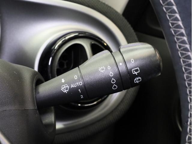 スマートフォーフォー BRABUS エクスクルーシブ 禁煙車 黒革シート シートヒーター ガラスルーフ USB入力端子 Bluetooth接続 ブラバスコンプリート レザーダッシュボード 専用エンジン 専用マフラー 専用AT 専用サスペンション ETC(43枚目)