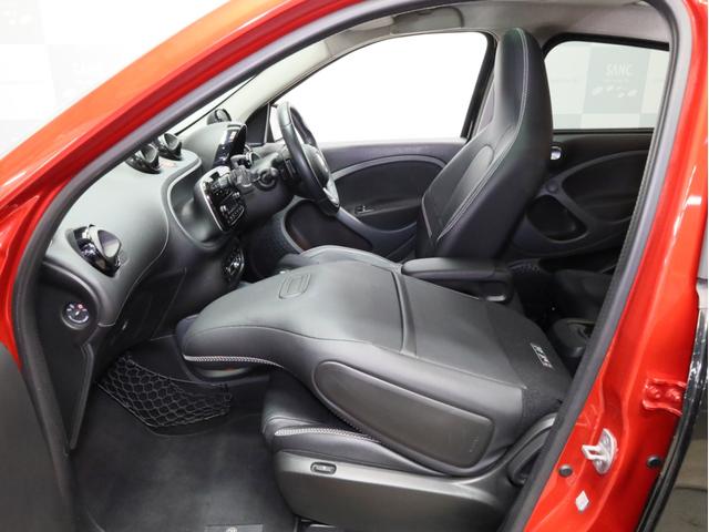 スマートフォーフォー BRABUS エクスクルーシブ 禁煙車 黒革シート シートヒーター ガラスルーフ USB入力端子 Bluetooth接続 ブラバスコンプリート レザーダッシュボード 専用エンジン 専用マフラー 専用AT 専用サスペンション ETC(54枚目)