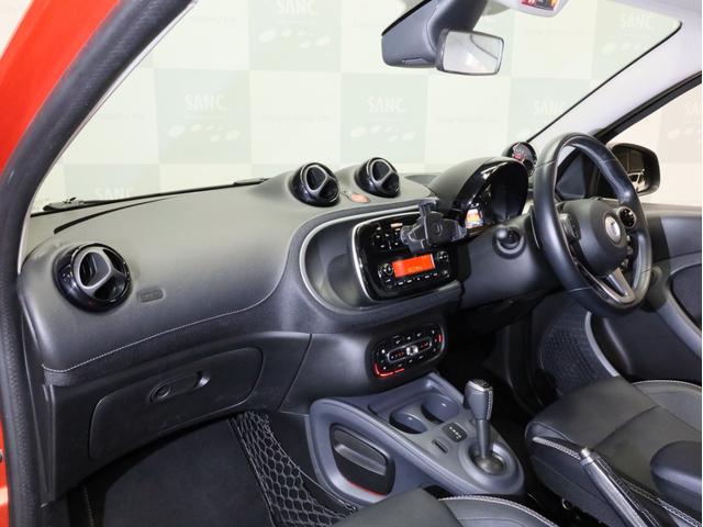 スマートフォーフォー BRABUS エクスクルーシブ 禁煙車 黒革シート シートヒーター ガラスルーフ USB入力端子 Bluetooth接続 ブラバスコンプリート レザーダッシュボード 専用エンジン 専用マフラー 専用AT 専用サスペンション ETC(57枚目)