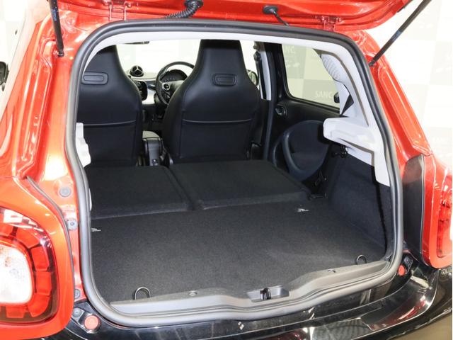 スマートフォーフォー BRABUS エクスクルーシブ 禁煙車 黒革シート シートヒーター ガラスルーフ USB入力端子 Bluetooth接続 ブラバスコンプリート レザーダッシュボード 専用エンジン 専用マフラー 専用AT 専用サスペンション ETC(65枚目)