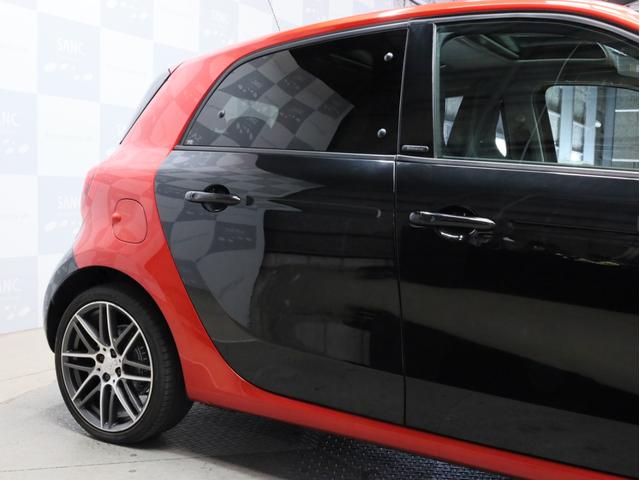 スマートフォーフォー BRABUS エクスクルーシブ 禁煙車 黒革シート シートヒーター ガラスルーフ USB入力端子 Bluetooth接続 ブラバスコンプリート レザーダッシュボード 専用エンジン 専用マフラー 専用AT 専用サスペンション ETC(68枚目)