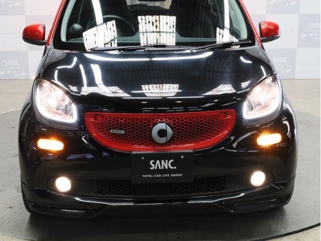 スマートフォーフォー BRABUS エクスクルーシブ 禁煙車 黒革シート シートヒーター ガラスルーフ USB入力端子 Bluetooth接続 ブラバスコンプリート レザーダッシュボード 専用エンジン 専用マフラー 専用AT 専用サスペンション ETC(73枚目)