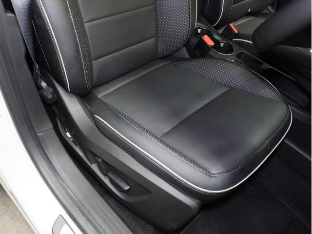 キャプチャー インテンス テックパック 禁煙 黒革シート 純正ナビ フルセグTV 全周囲カメラ LEDヘッドライト アダプティブクルーズコントロール レーンセンタリングアシスト ブラインドスポット 衝突被害軽減ブレーキ(11枚目)