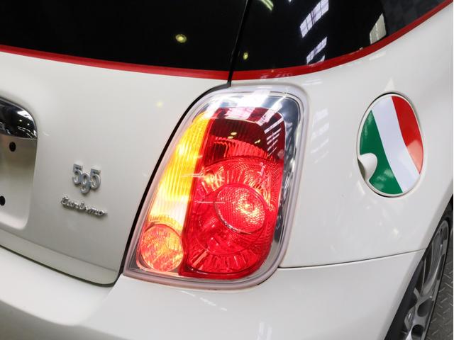 アバルト５９５ ツーリズモ　禁煙　茶革シート　ケンウッド製彩速ナビ　フルセグＴＶ　ＵＳＢ入力端子　Ｂｌｕｅｔｏｏｔｈ　ＤＶＤ再生　フルセグＴＶ　バックカメラ　リアコーナーセンサー　１７インチアルミホイール　バイキセノン（73枚目）