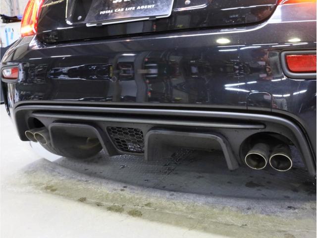 アバルト595 スコルピオーネオーロ 禁煙 5速MT レコードモンツァマフラー 専用17AW チェッカーフラッグルーフ ゴールドピンストライプ 専用シート Beatsオーディオ カロッツェリア製ナビTV DVD再生 バックカメラ(3枚目)