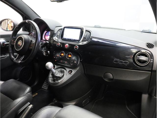 アバルト595 スコルピオーネオーロ 禁煙 5速MT レコードモンツァマフラー 専用17AW チェッカーフラッグルーフ ゴールドピンストライプ 専用シート Beatsオーディオ カロッツェリア製ナビTV DVD再生 バックカメラ(14枚目)