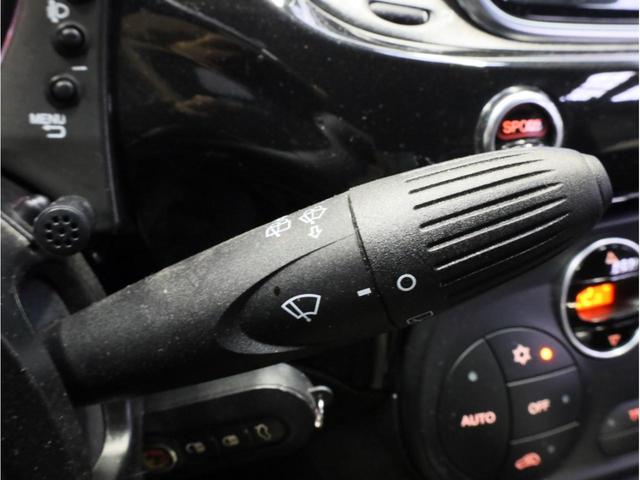 アバルト595 スコルピオーネオーロ 禁煙 5速MT レコードモンツァマフラー 専用17AW チェッカーフラッグルーフ ゴールドピンストライプ 専用シート Beatsオーディオ カロッツェリア製ナビTV DVD再生 バックカメラ(42枚目)