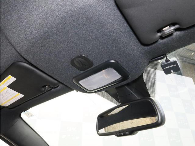 アバルト595 スコルピオーネオーロ 禁煙 5速MT レコードモンツァマフラー 専用17AW チェッカーフラッグルーフ ゴールドピンストライプ 専用シート Beatsオーディオ カロッツェリア製ナビTV DVD再生 バックカメラ(59枚目)