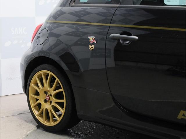 アバルト595 スコルピオーネオーロ 禁煙 5速MT レコードモンツァマフラー 専用17AW チェッカーフラッグルーフ ゴールドピンストライプ 専用シート Beatsオーディオ カロッツェリア製ナビTV DVD再生 バックカメラ(69枚目)