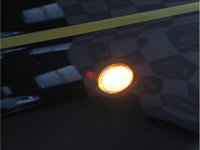 アバルト595 スコルピオーネオーロ 禁煙 5速MT レコードモンツァマフラー 専用17AW チェッカーフラッグルーフ ゴールドピンストライプ 専用シート Beatsオーディオ カロッツェリア製ナビTV DVD再生 バックカメラ(76枚目)