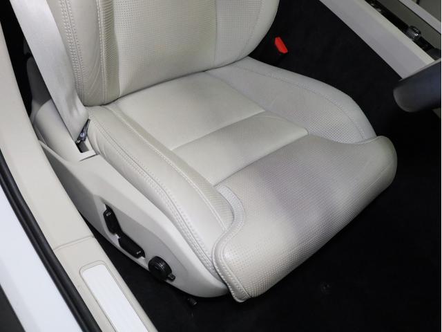 V60 クロスカントリー T5 AWD プロ 禁煙車 白革シート インテリセーフ harman/kardonサウンド 純正ナビフルセグTV 全周囲カメラ 前後コーナーセンサー 前後左右独立調整オートエアコン ハンズフリー電動リアゲート(9枚目)