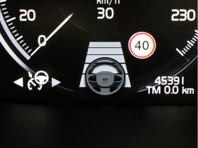 V60 クロスカントリー T5 AWD プロ 禁煙車 白革シート インテリセーフ harman/kardonサウンド 純正ナビフルセグTV 全周囲カメラ 前後コーナーセンサー 前後左右独立調整オートエアコン ハンズフリー電動リアゲート(18枚目)