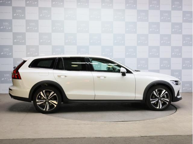 V60 クロスカントリー T5 AWD プロ 禁煙車 白革シート インテリセーフ harman/kardonサウンド 純正ナビフルセグTV 全周囲カメラ 前後コーナーセンサー 前後左右独立調整オートエアコン ハンズフリー電動リアゲート(39枚目)