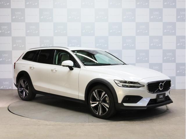 V60 クロスカントリー T5 AWD プロ 禁煙車 白革シート インテリセーフ harman/kardonサウンド 純正ナビフルセグTV 全周囲カメラ 前後コーナーセンサー 前後左右独立調整オートエアコン ハンズフリー電動リアゲート(40枚目)