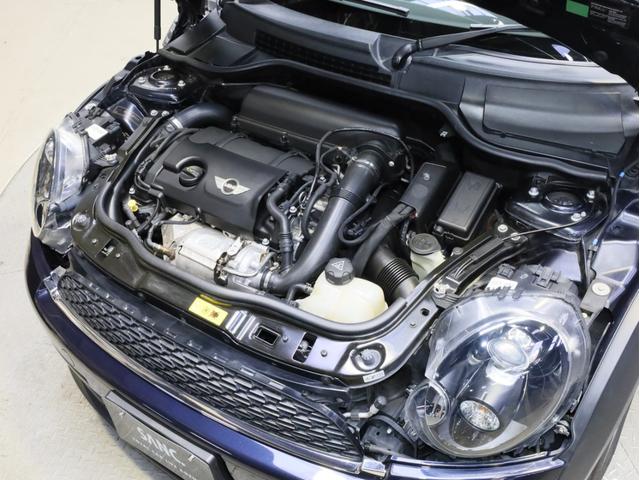 エンジンルームも非常にキレイです。ＲＥＣＳ（吸気系エンジン内部洗浄システム）等のオプションメニューもご用命下さい。