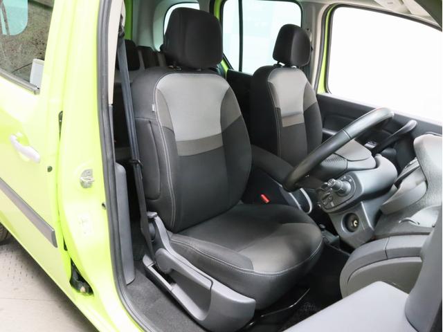 カングー クルール　禁煙　２００台限定特別仕様車　特別ボディカラー　ブラック前後バンパー　電動格納式ブラックドアミラー　ゲトラグ製６段ＥＤＣ　ＵＳＢ端子　Ｂｌｕｅｔｏｏｔｈ　両側スライドドア　リア観音開きドア（4枚目）