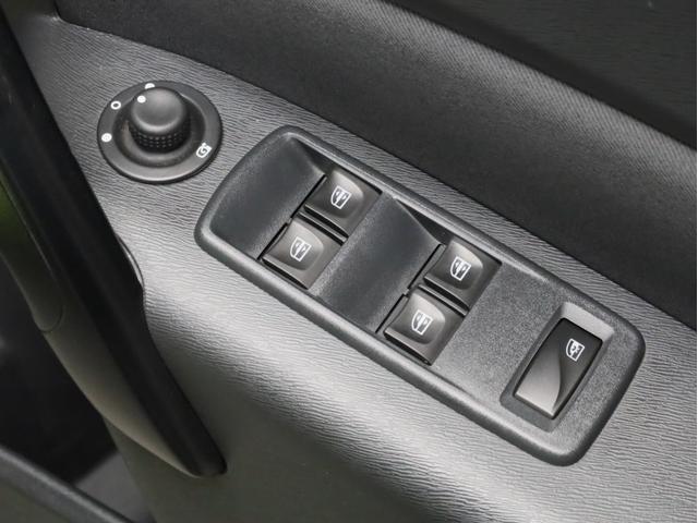 カングー クルール　禁煙　２００台限定特別仕様車　特別ボディカラー　ブラック前後バンパー　電動格納式ブラックドアミラー　ゲトラグ製６段ＥＤＣ　ＵＳＢ端子　Ｂｌｕｅｔｏｏｔｈ　両側スライドドア　リア観音開きドア（14枚目）