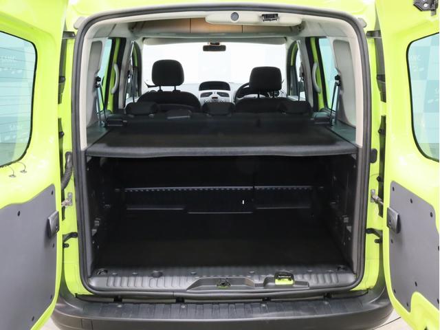 カングー クルール　禁煙　２００台限定特別仕様車　特別ボディカラー　ブラック前後バンパー　電動格納式ブラックドアミラー　ゲトラグ製６段ＥＤＣ　ＵＳＢ端子　Ｂｌｕｅｔｏｏｔｈ　両側スライドドア　リア観音開きドア（16枚目）