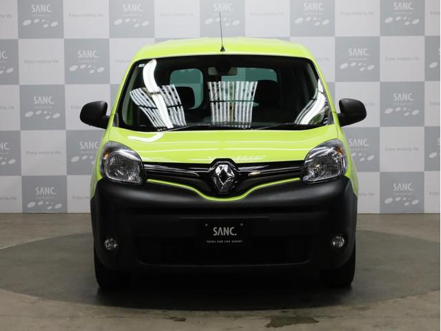 カングー クルール　禁煙　２００台限定特別仕様車　特別ボディカラー　ブラック前後バンパー　電動格納式ブラックドアミラー　ゲトラグ製６段ＥＤＣ　ＵＳＢ端子　Ｂｌｕｅｔｏｏｔｈ　両側スライドドア　リア観音開きドア（25枚目）