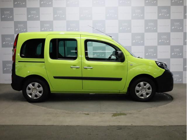 カングー クルール　禁煙　２００台限定特別仕様車　特別ボディカラー　ブラック前後バンパー　電動格納式ブラックドアミラー　ゲトラグ製６段ＥＤＣ　ＵＳＢ端子　Ｂｌｕｅｔｏｏｔｈ　両側スライドドア　リア観音開きドア（31枚目）