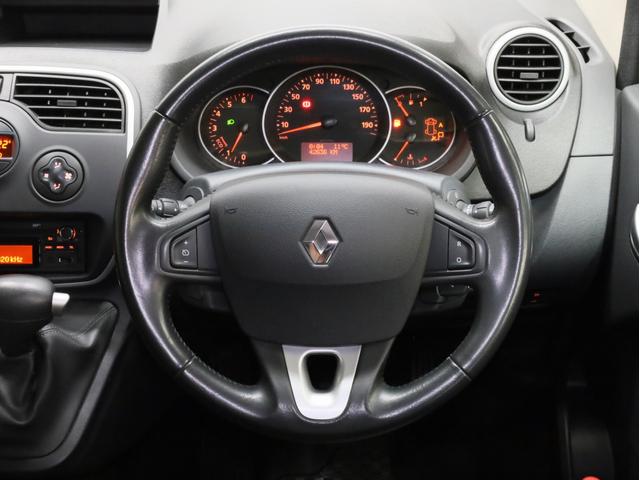 カングー クルール　禁煙　２００台限定特別仕様車　特別ボディカラー　ブラック前後バンパー　電動格納式ブラックドアミラー　ゲトラグ製６段ＥＤＣ　ＵＳＢ端子　Ｂｌｕｅｔｏｏｔｈ　両側スライドドア　リア観音開きドア（33枚目）